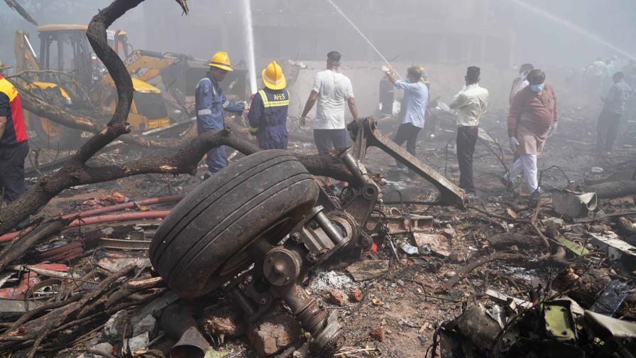 India recupera datos de las cajas negras tras el mortal accidente aéreo