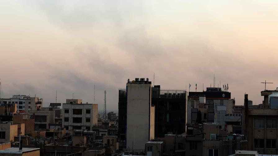 Israel bombardea la sede del canal estatal iraní mientras estaba en transmisión en vivo