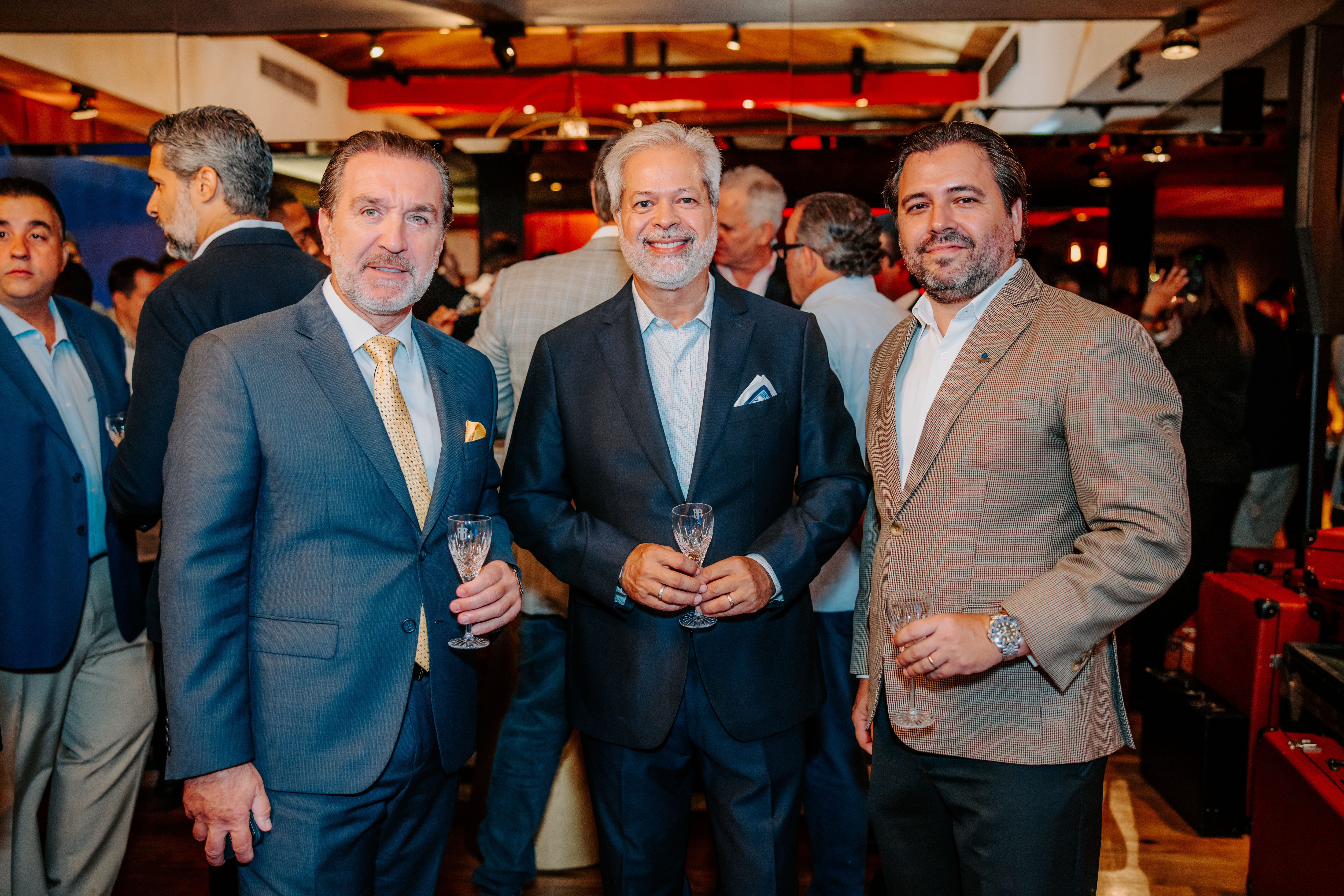 Invitados de Casa Brugal disfrutando de la presentación
