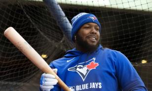 Azulejos derrotan a Diamondbacks; Vladimir Guerrero Jr. remolca tres carreras