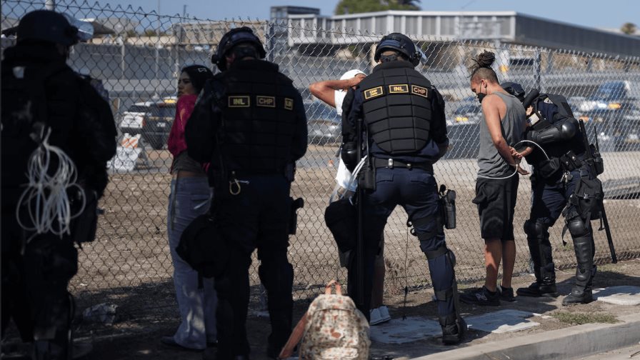 Denuncian perfil racial por detenciones de latinos estadounidenses en redadas migratorias Denuncian perfil racial por detenciones de latinos estadounidenses en redadas migratorias