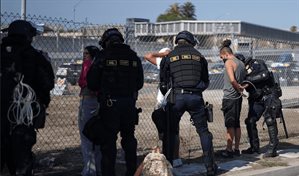 Las redadas migratorias opacan la celebración del Mes de la Herencia Hispana en EE. UU.