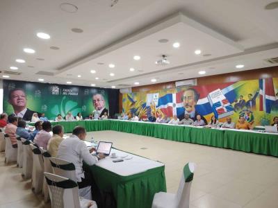 Fuerza del Pueblo capacita a supervisores y coordinadores
