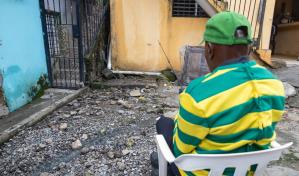 El infierno frente a casa: vecinos claman por solución a séptico abandonado