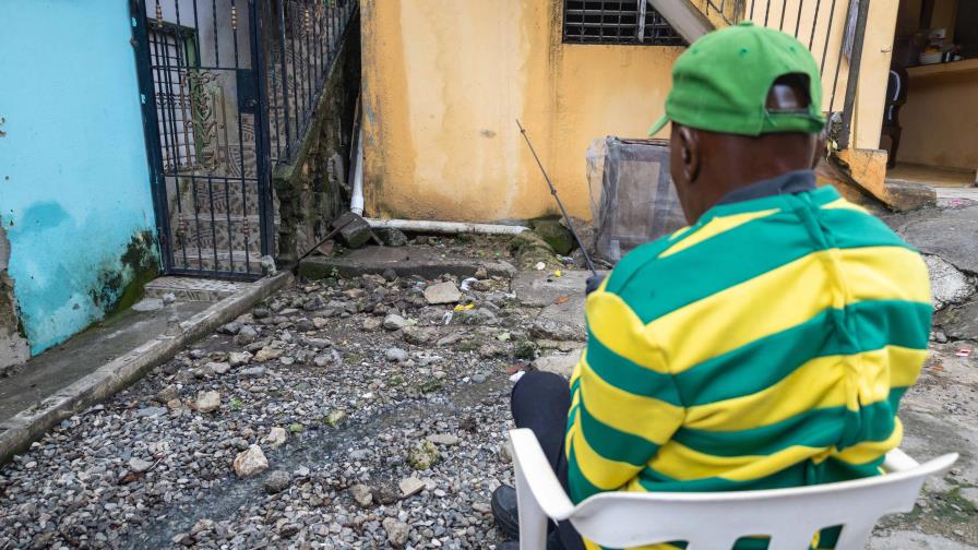 El infierno frente a casa: vecinos claman por solución a séptico abandonado El infierno frente a casa: vecinos claman por solución a séptico abandonado