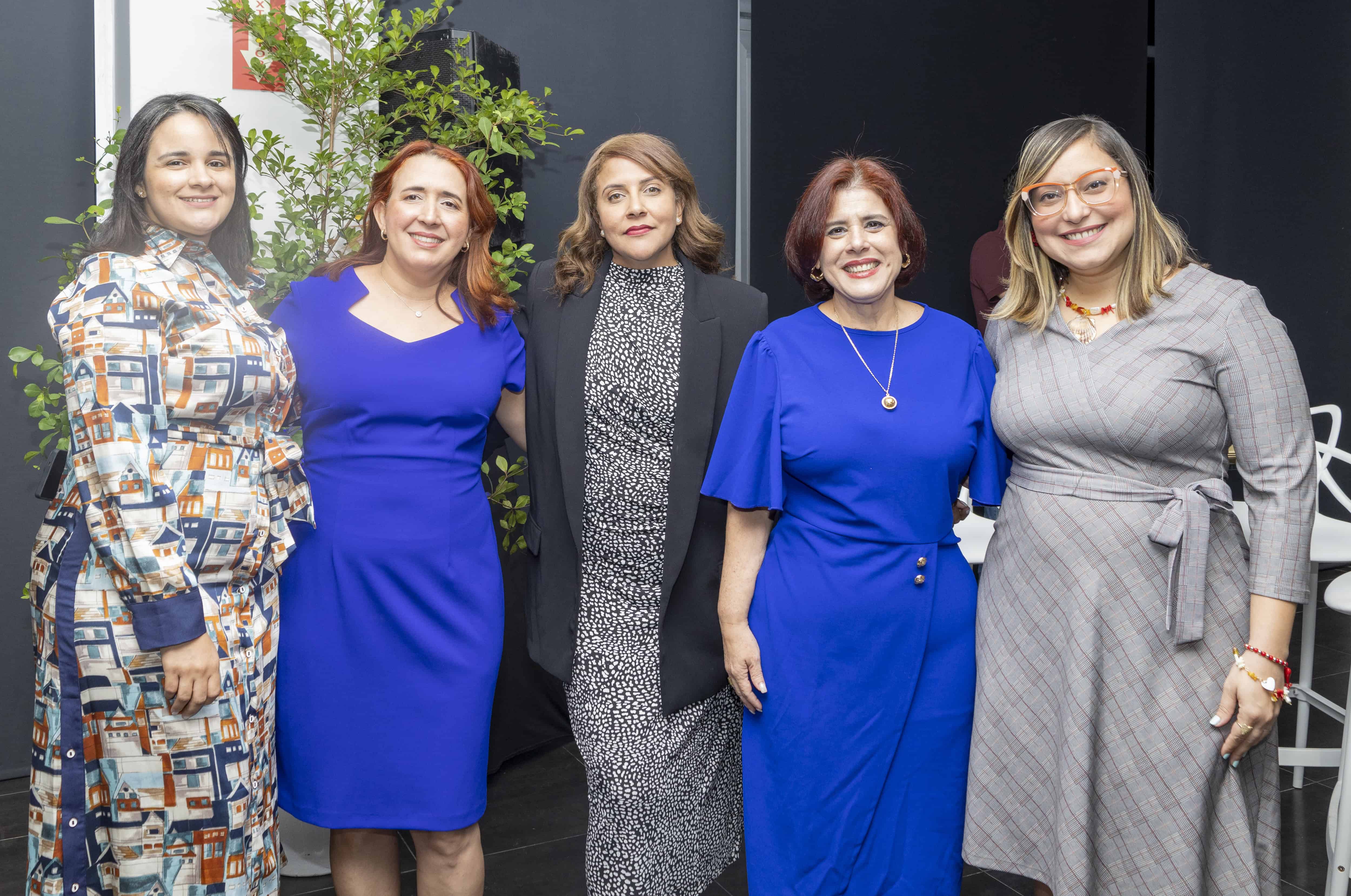 María Acevedo, Delis Capellán, Paulette Rosa, Gilda Vásquez Goyco y Laura Tirado.