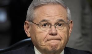 El exsenador Bob Menéndez ingresa a prisión para cumplir condena de 11 años por soborno