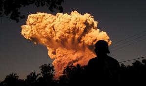 Erupción del Monte Lewotobi Laki-Laki en Indonesia desata alerta