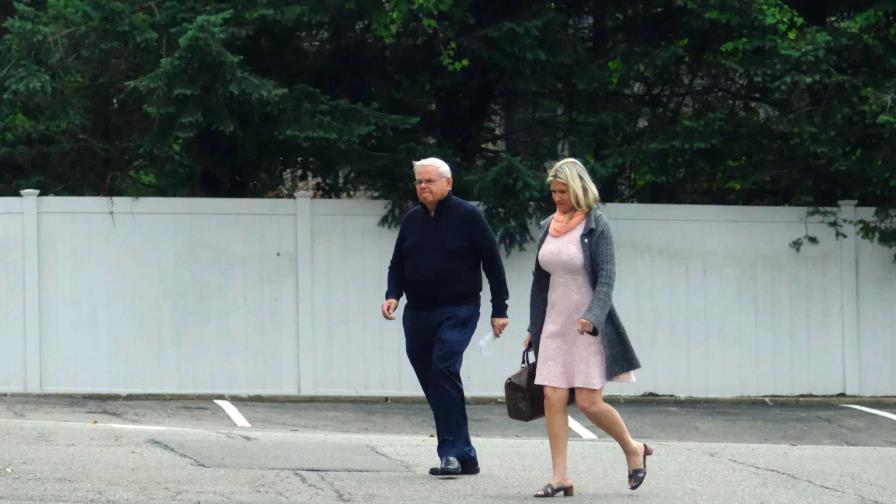 Así pasó Bob Menéndez su último día en libertad antes de ingresar a prisión para cumplir su condena