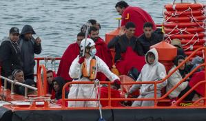 El Gobierno español prevé regularizar en torno a 100,000 inmigrantes este año por arraigo