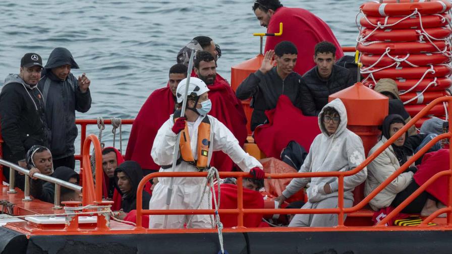 El Gobierno español prevé regularizar en torno a 100,000 inmigrantes este año por arraigo El Gobierno español prevé regularizar en torno a 100,000 inmigrantes este año por arraigo