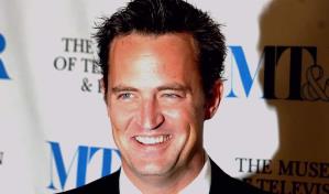 Médico acusado en caso de Matthew Perry acepta acuerdo de culpabilidad