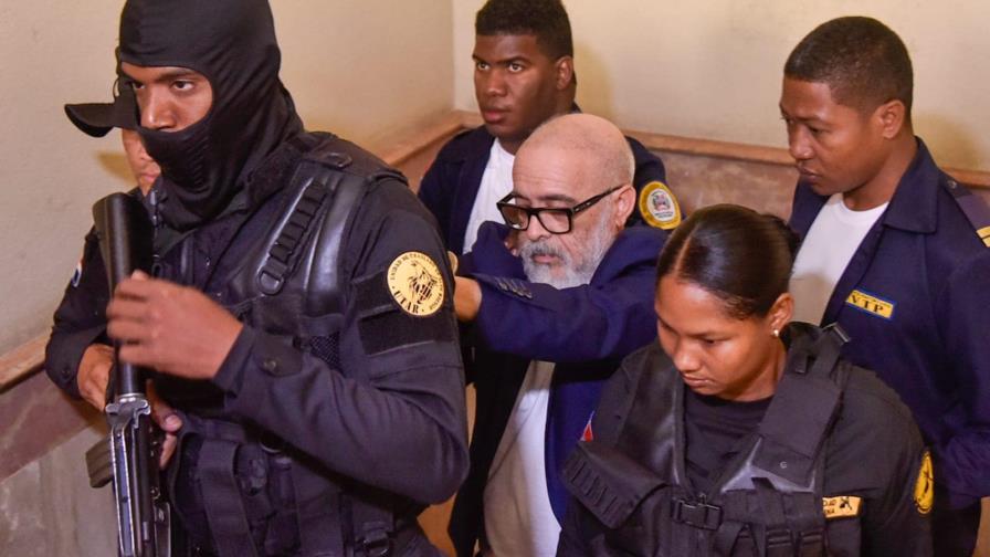 Ángel Martínez no tiene vía libre para salir del país, advierte abogado de la ministra Raful Ángel Martínez no tiene vía libre para salir del país, advierte abogado de la ministra Raful