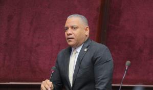 Un diputado sobreviviente de tragedia en Jet Set retorna al Congreso y exige nuevo Código Penal