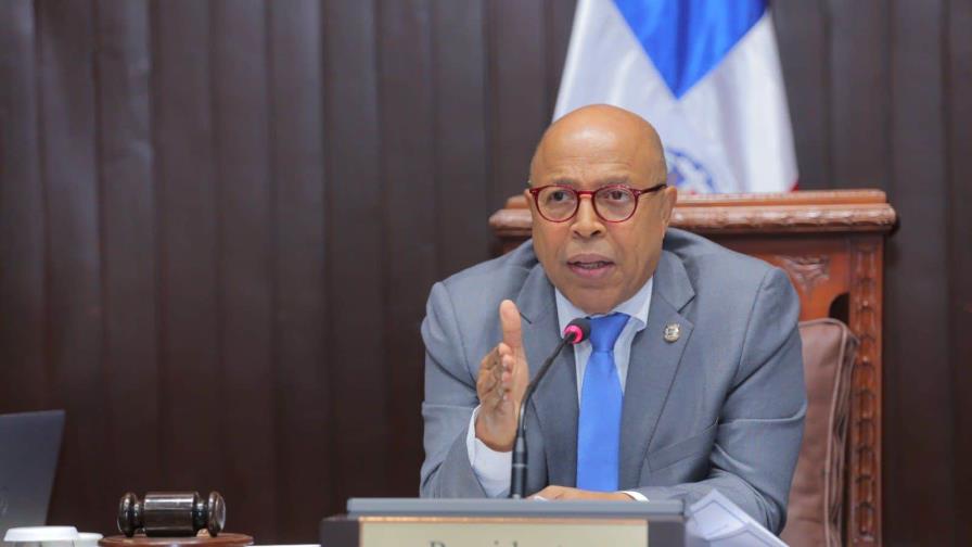 Diputados aprueban en primera lectura proyecto reduce a seis meses la pasantía médica obligatoria