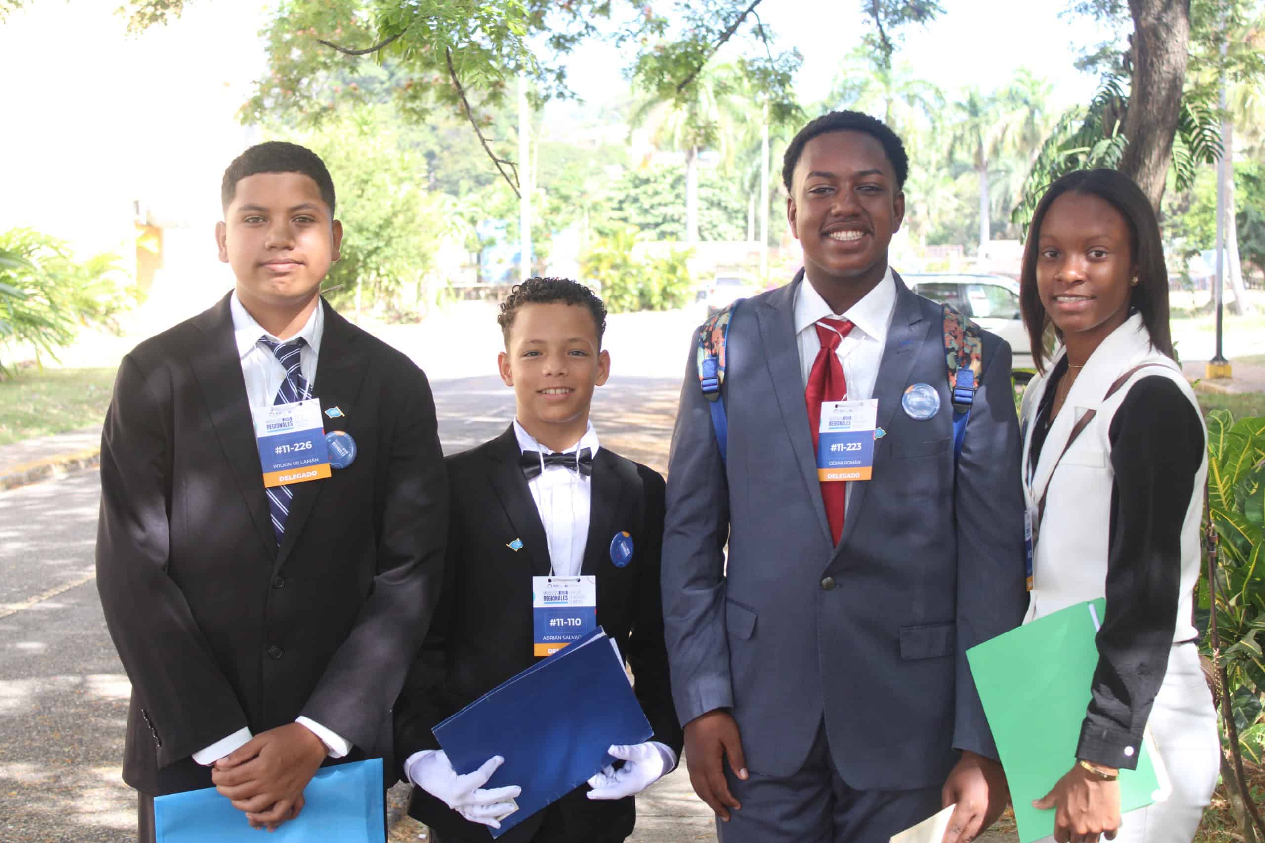 Estudiantes de Puerto Plata tras participar en el Monupop 2025.
