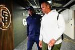 Devers conoce a Barry Bonds: Creo que con solo por verlo ya mi juego mejoró