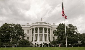 Amazon, Apple y diversos magnates están entre patrocinadores del salón de baile de Trump