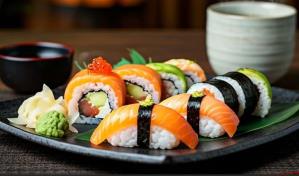 Sushi y maridaje: cinco bebidas para celebrar con estilo su día