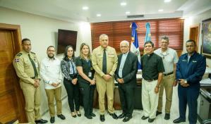 Monseñor Ozoria visita al director de Migración y aboga por diálogo abierto sobre temas migratorios