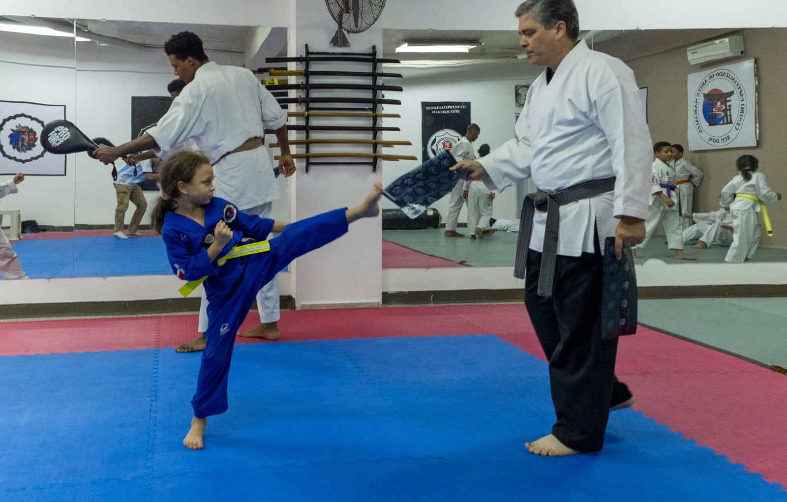 La hija de Carolina Rosario, entrenando con el profesor Nolasco Rivas.