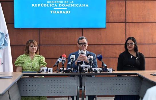 Trabajo y el sector privado firman convenio para la inclusión laboral de personas vulnerables