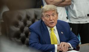 Trump afirma que demandará al rotativo WSJ por publicar una carta escrita por él a Epstein