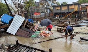 El huracán Erick se debilita mientras avanza por el oeste de México