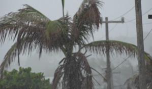 Erick se acerca a costa sur de México como un poderoso huracán 4