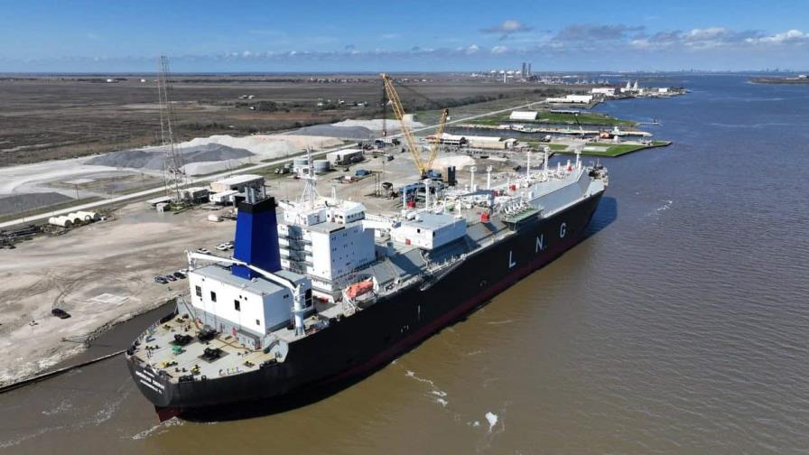 Puerto Rico celebra llegada de buque de gas natural tras acuerdo con la española Naturgy