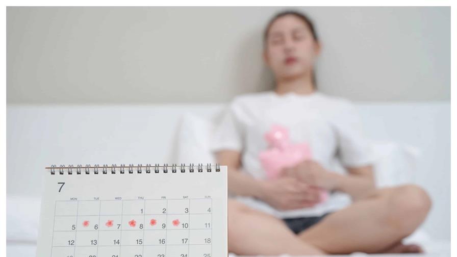 ¿Por qué la primera menstruación llega cada vez antes?