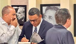 Juez Arias lanza libro "Puntos de Vista" con análisis jurídico y reflexiones institucionales