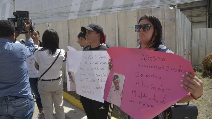 Familiares de mujer que murió tras presunta golpiza de su pareja exigen justicia Familiares de mujer que murió tras presunta golpiza de su pareja exigen justicia