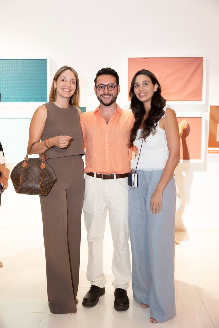 Kirshe Pin~eiro, Carlos Estrella y Odette Dauhajre.