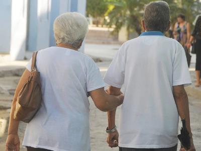 La lucha diaria por sobrevivir de ancianos en Cuba