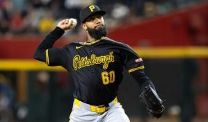 Captan a Dennis Santana intentando golpear a fanático durante partido; el aficionado fue expulsado