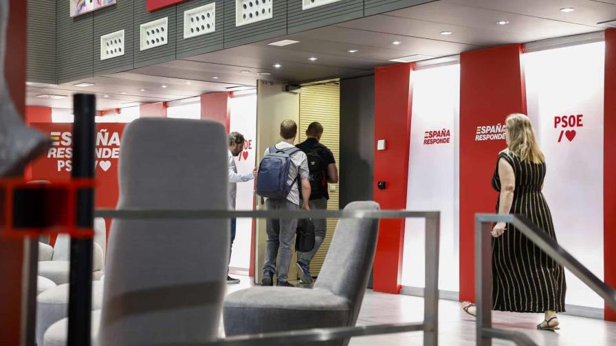 La Guardia Civil entra en sede de PSOE en Madrid por orden judicial en caso de corrupción La Guardia Civil entra en sede de PSOE en Madrid por orden judicial en caso de corrupción