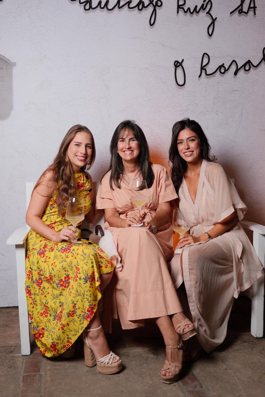 María Gabriela Erazo, Claudia Rivas y Antonella Erazo.