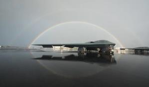 Bombarderos de EE. UU. sobrevuelan el Pacífico mientras Trump evalúa atacar a Irán