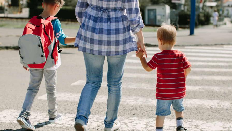 Los padres de familia externan su preocupación por el nuevo horario en sector público