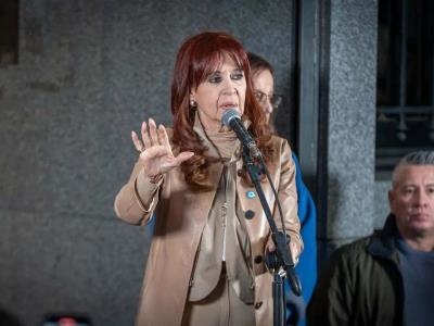 Cristina Fernández denuncia ofensa policial en su prisión domiciliaria