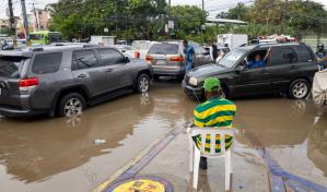 Charcos, congestión y desorden: el drama diario de la Simón Orozco con Pedro Bonilla en Invivienda