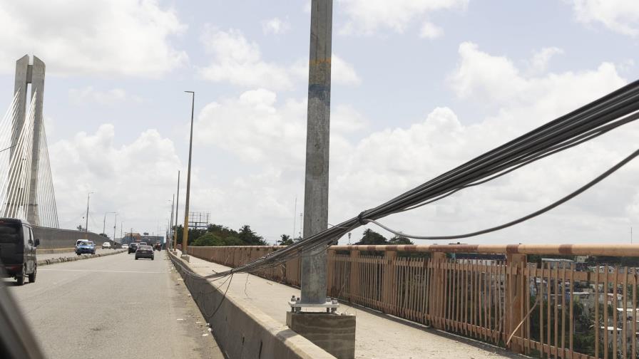 Aún sin explicación sobre la caída de postes en el puente de la 17 Aún sin explicación sobre la caída de postes en el puente de la 17