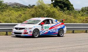 Christian Bonnet se luce en el Gran Premio Yokohama de autos