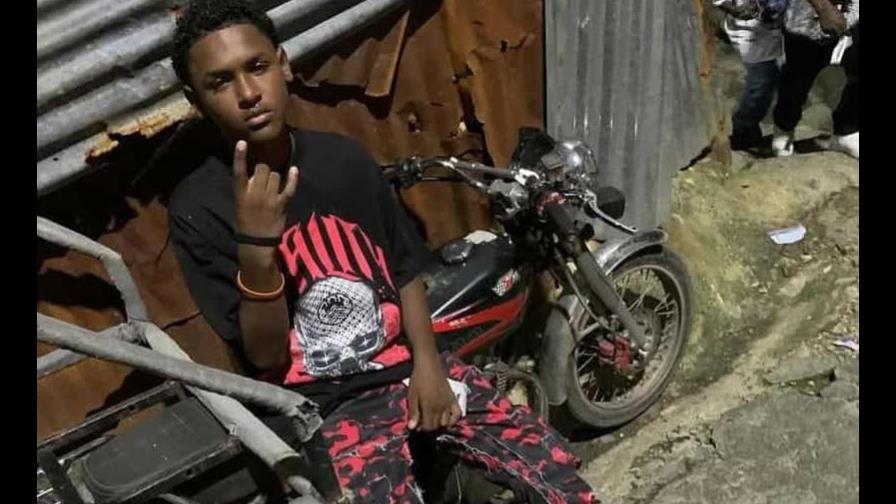 Adolescente de 15 años muere de un disparo cuando se dirigía a trabajar en Santiago Adolescente de 15 años muere de un disparo cuando se dirigía a trabajar en Santiago