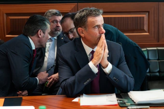 El director de la CIA, John Ratcliffe, durante la reunión en la Sala de Situación el 21 de junio de 2025.