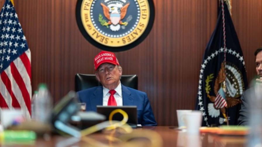 Trump ordena bombardeos en Irán con su gorra roja de MAGA y su característico ceño fruncido Trump ordena bombardeos en Irán con su gorra roja de MAGA y su característico ceño fruncido