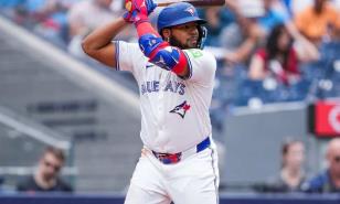 Vladimir Guerrero Jr. sale lesionado en derrota de Azulejos ante los Piratas