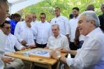 No todo fue corte de cinta y protocolo: Luis Abinader le ganó un juego de dominó a David Collado