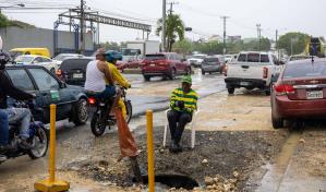 Calvario en la avenida Charles de Gaulle, a pesar de reparaciones del MOPC